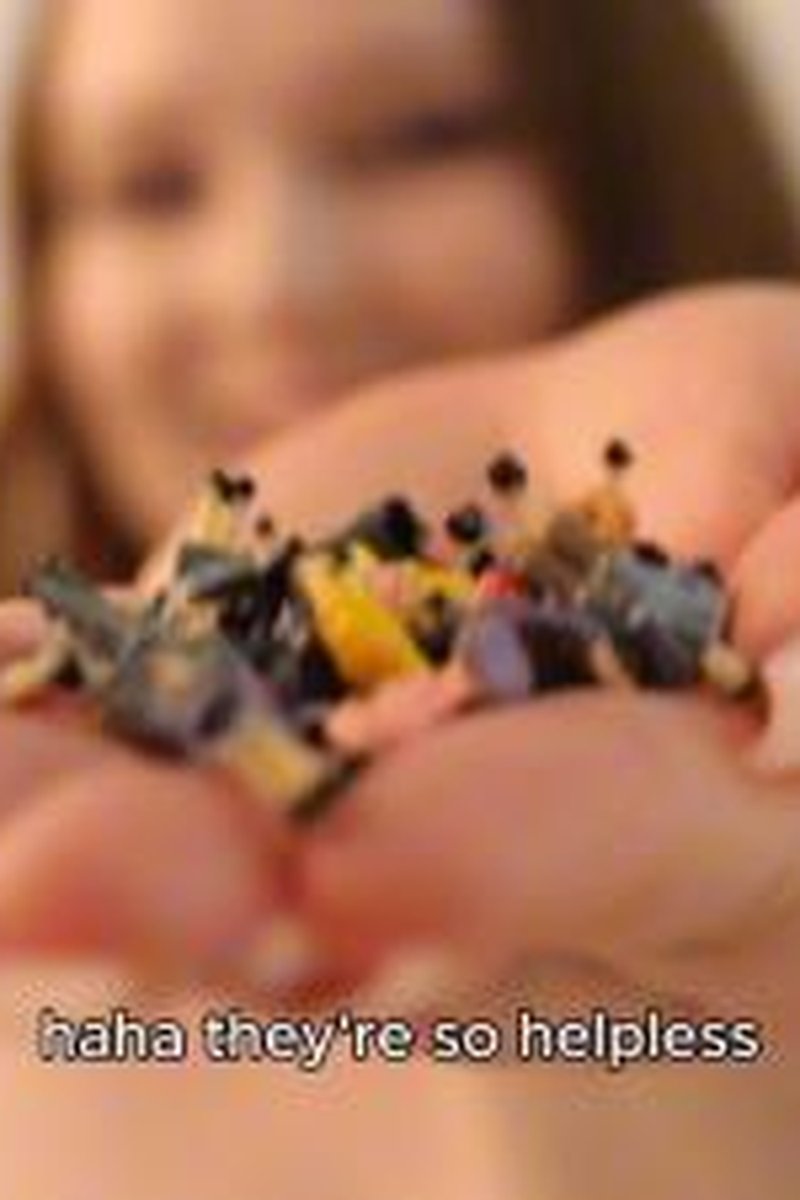 Giantess Bundle - Screenshot 1 of 4 - Barefoot