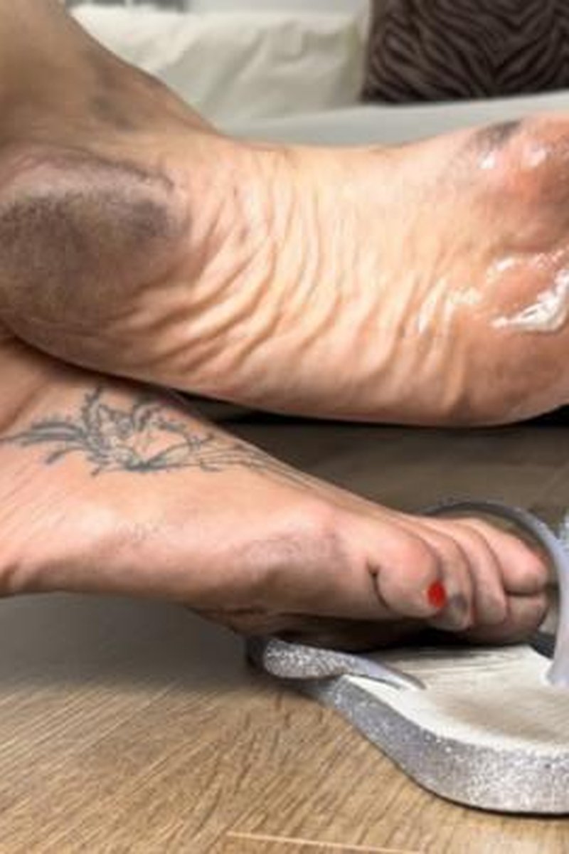 Tea Break - Screenshot 1 of 4 - Foot Fetish