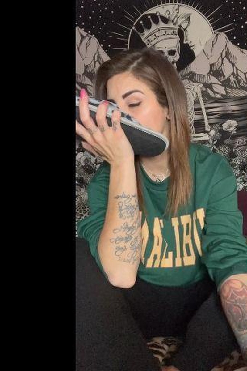 Slipper Obsessed - Screenshot 1 of 4 - Foot Fetish