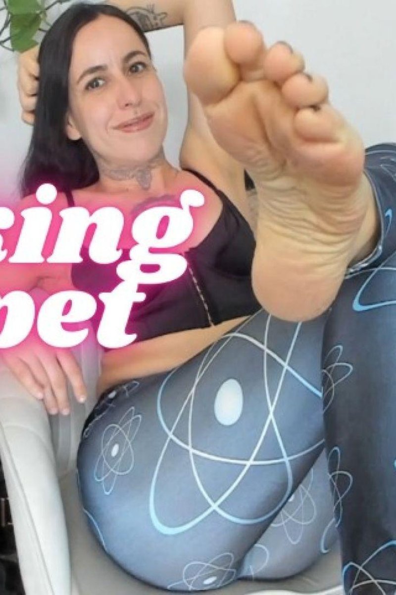 Stroking Puppet - Screenshot 1 of 4 - Ass Worship