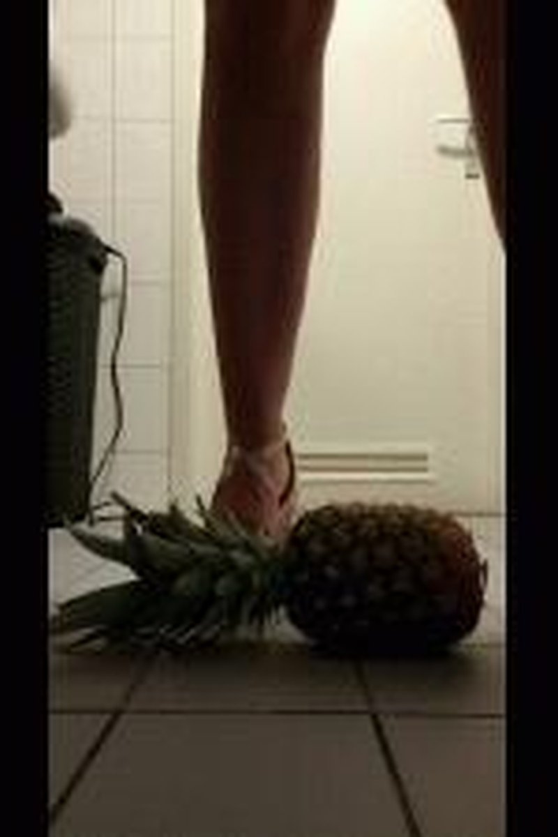 Pineapple Crushing - Screenshot 1 of 4 - Princessprissx