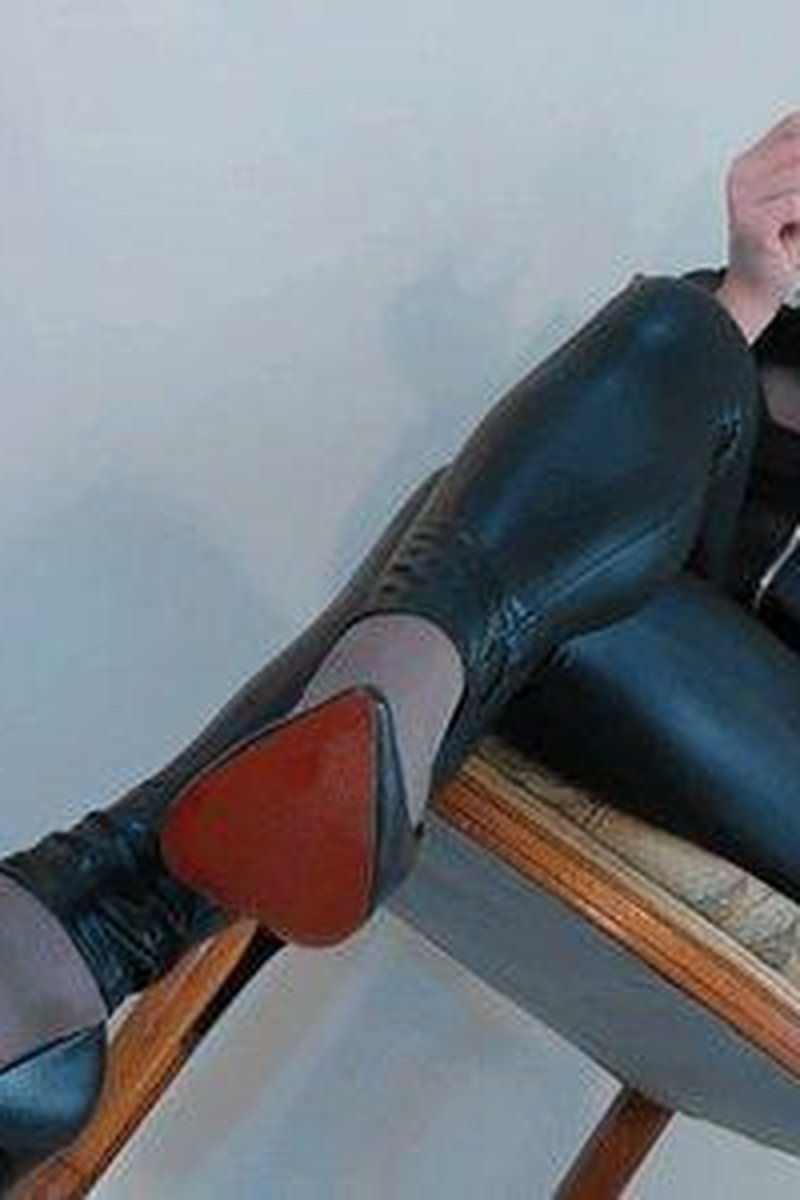 C** For Lunch - Screenshot 1 of 4 - Femdom