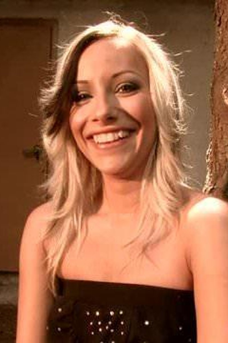 Thirst - Screenshot 1 of 4 - Blond Hair