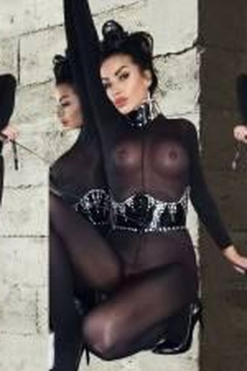 Dangerous - Screenshot 1 of 4 - Big Nipples