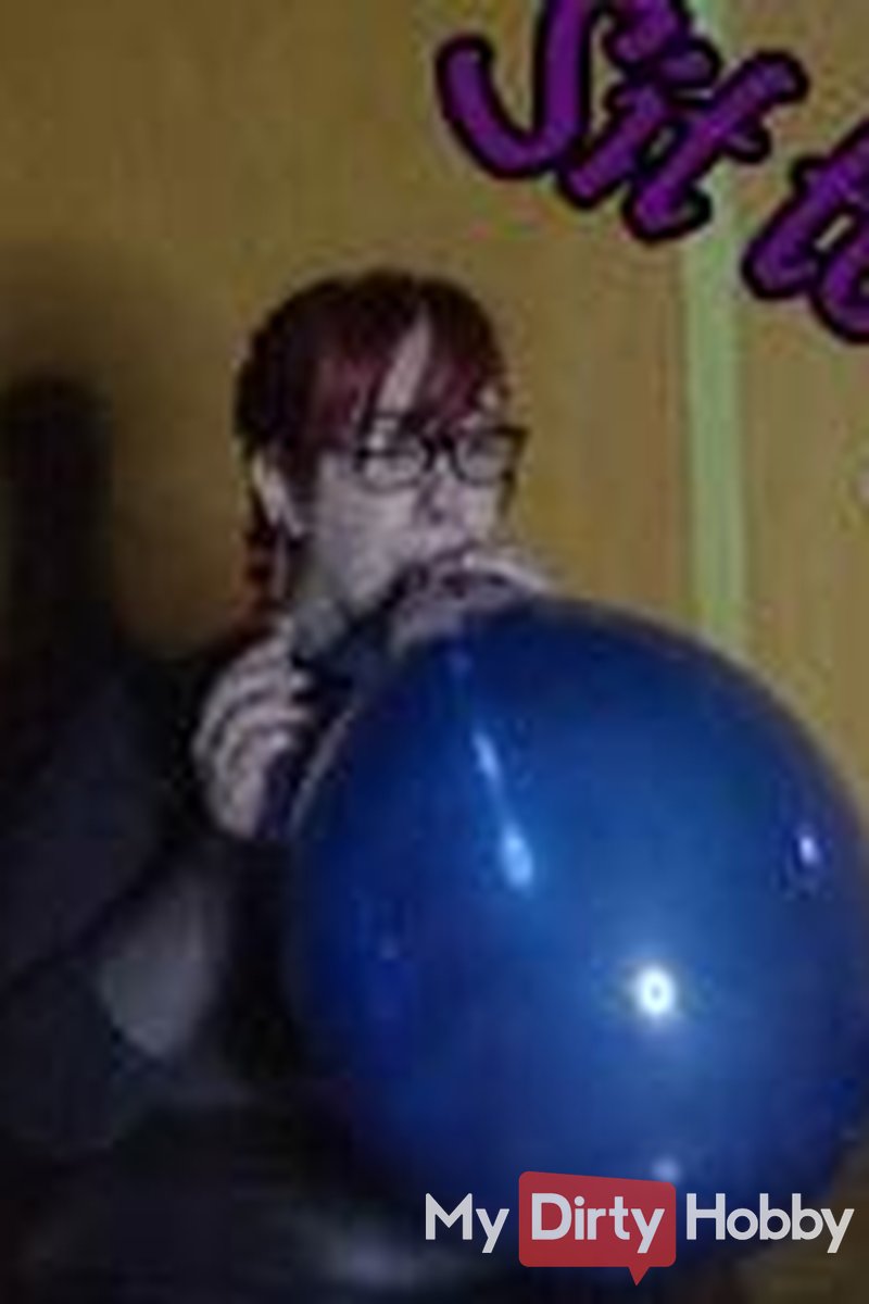 Sit to Pop - Screenshot 1 of 4 - Lady Josefine