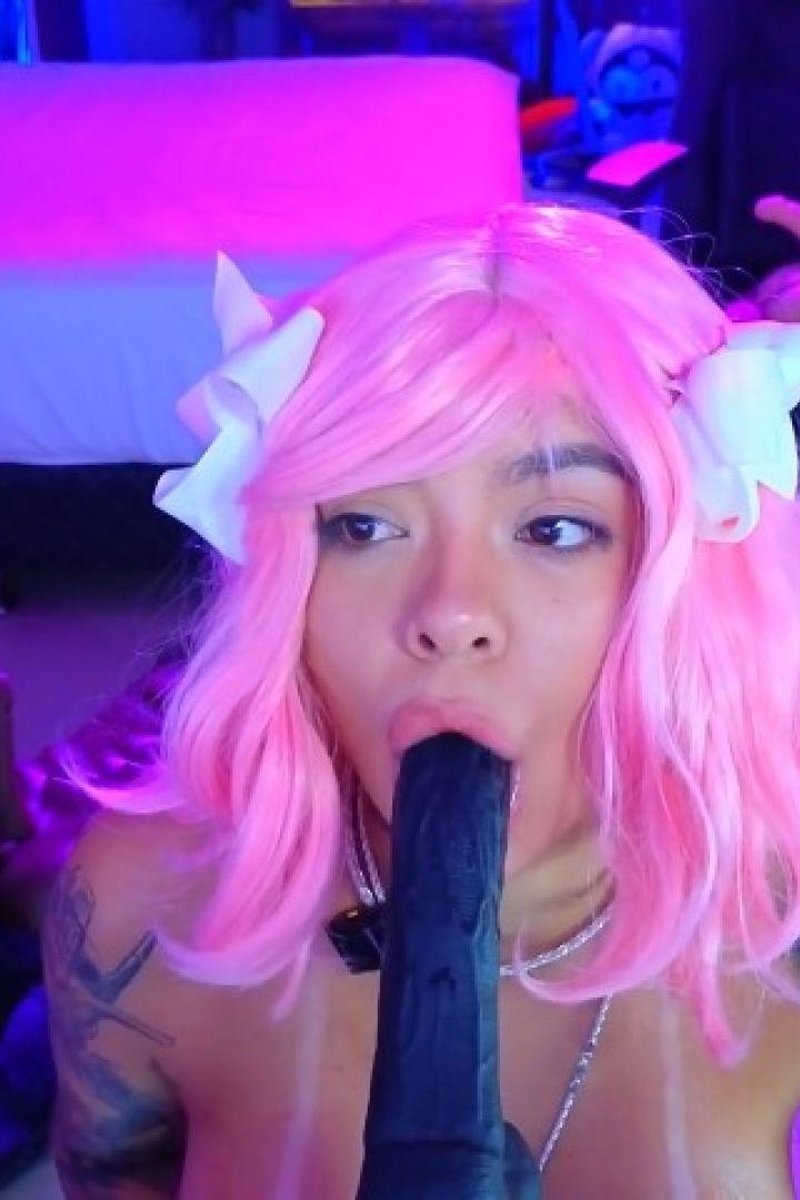 Cuckhold Blowjob - Screenshot 1 of 4 - BBC