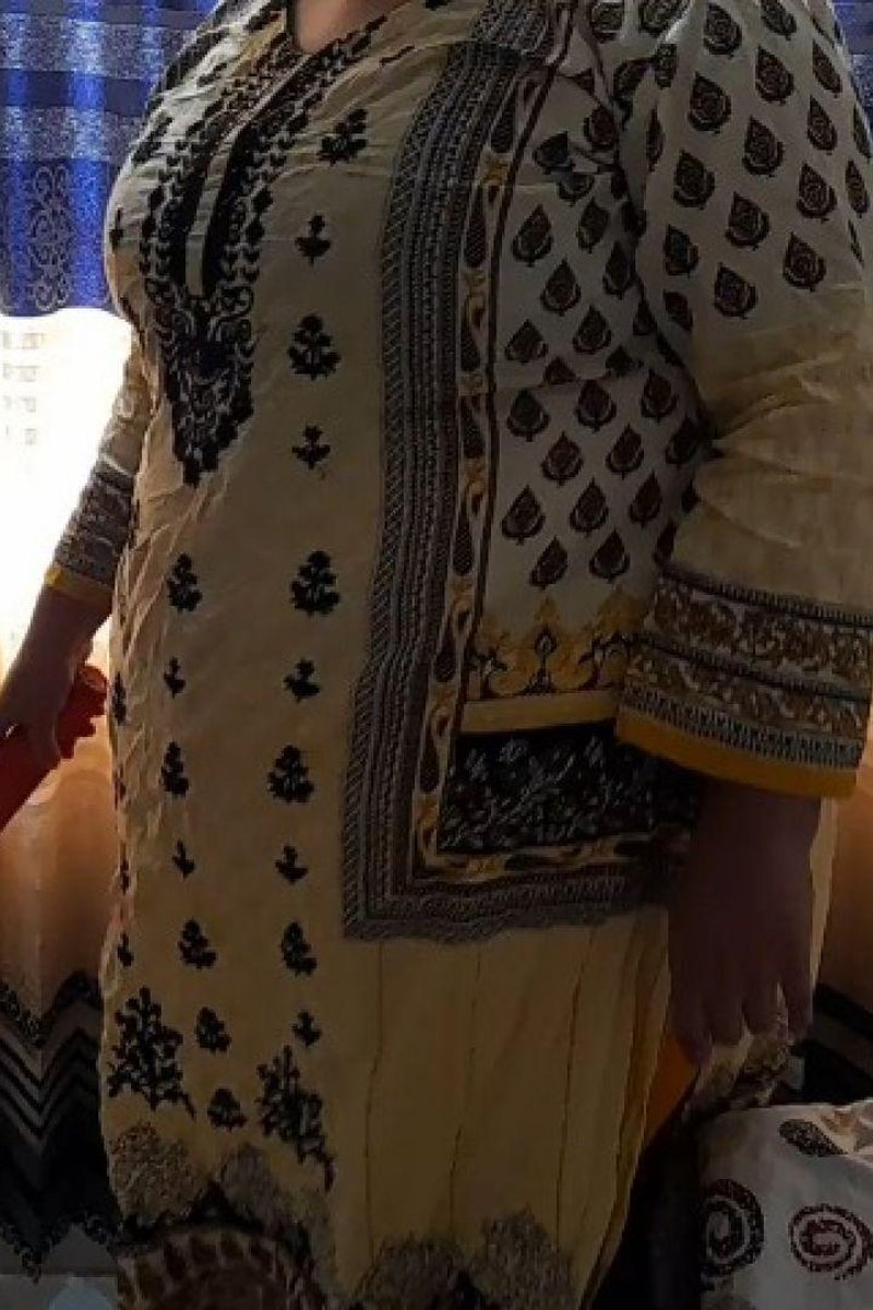 Boss Fuck Hot Maid - Screenshot 1 of 4 - Arabic