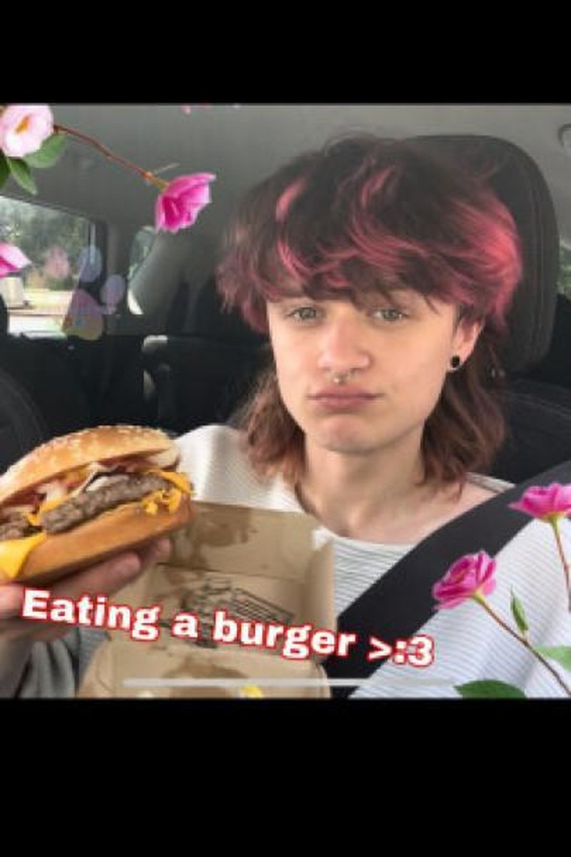 Eating A Burger For Funnsies - Screenshot 1 of 4 - Burger