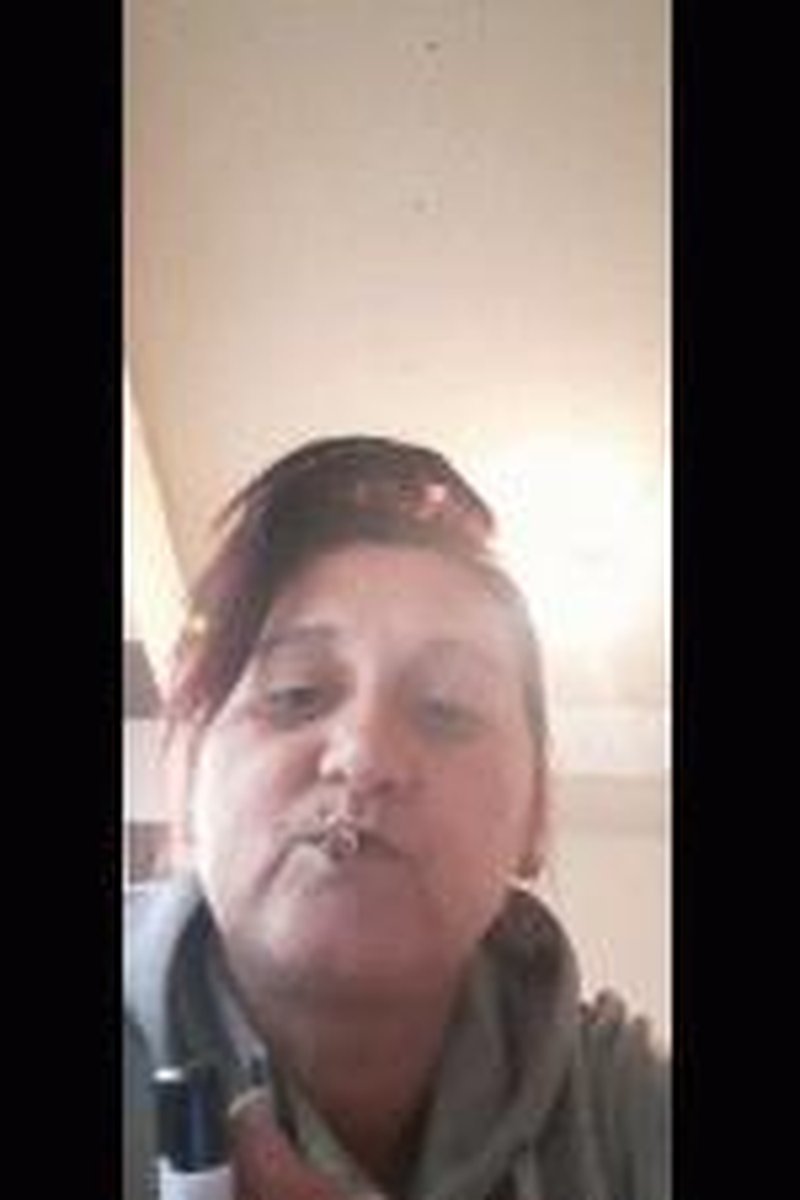 Closeup Chainsmoking - Screenshot 1 of 4 - BBW