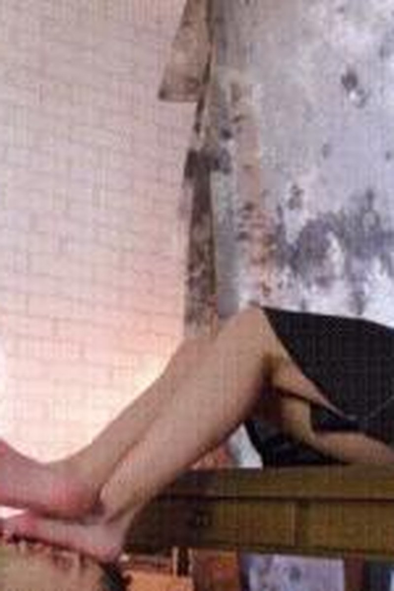 TP-iwantclipspolishmistress-dominant-stella-bare-feet-polish-language-mix-hd-2560x1440