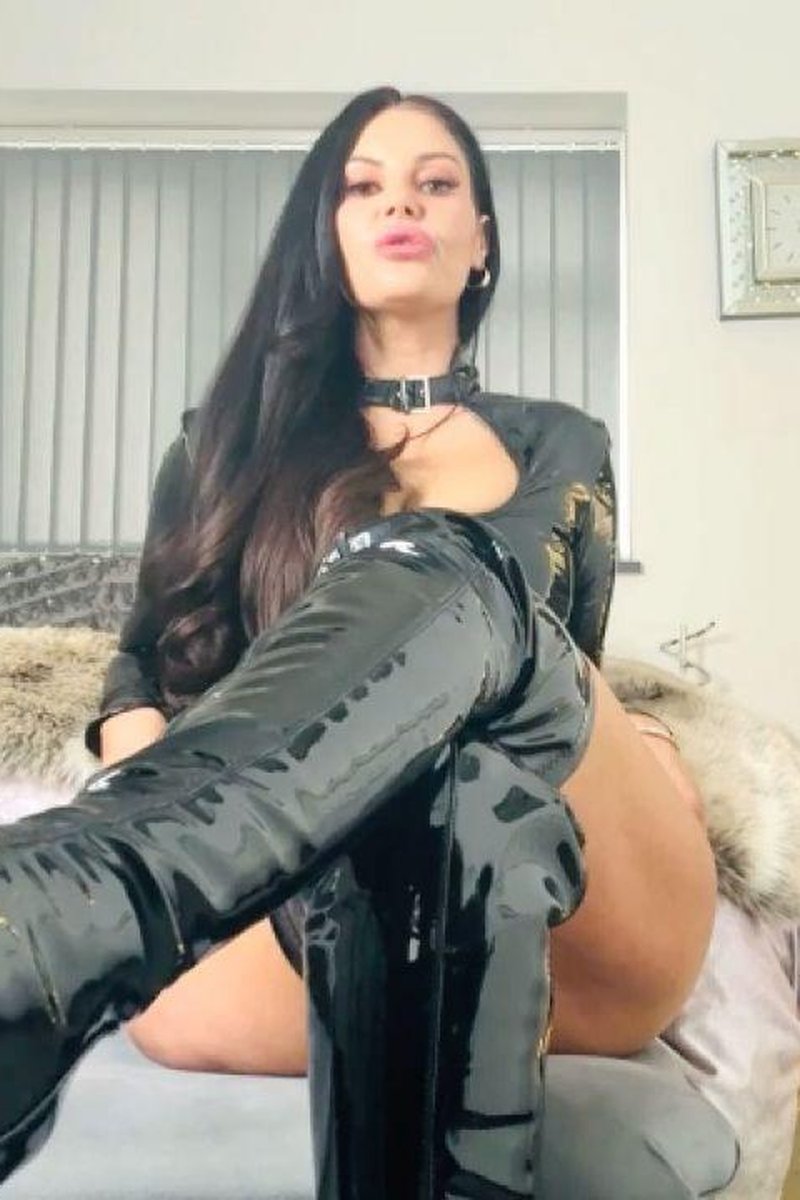 Down Boot Bitch - Screenshot 1 of 4 - Boots