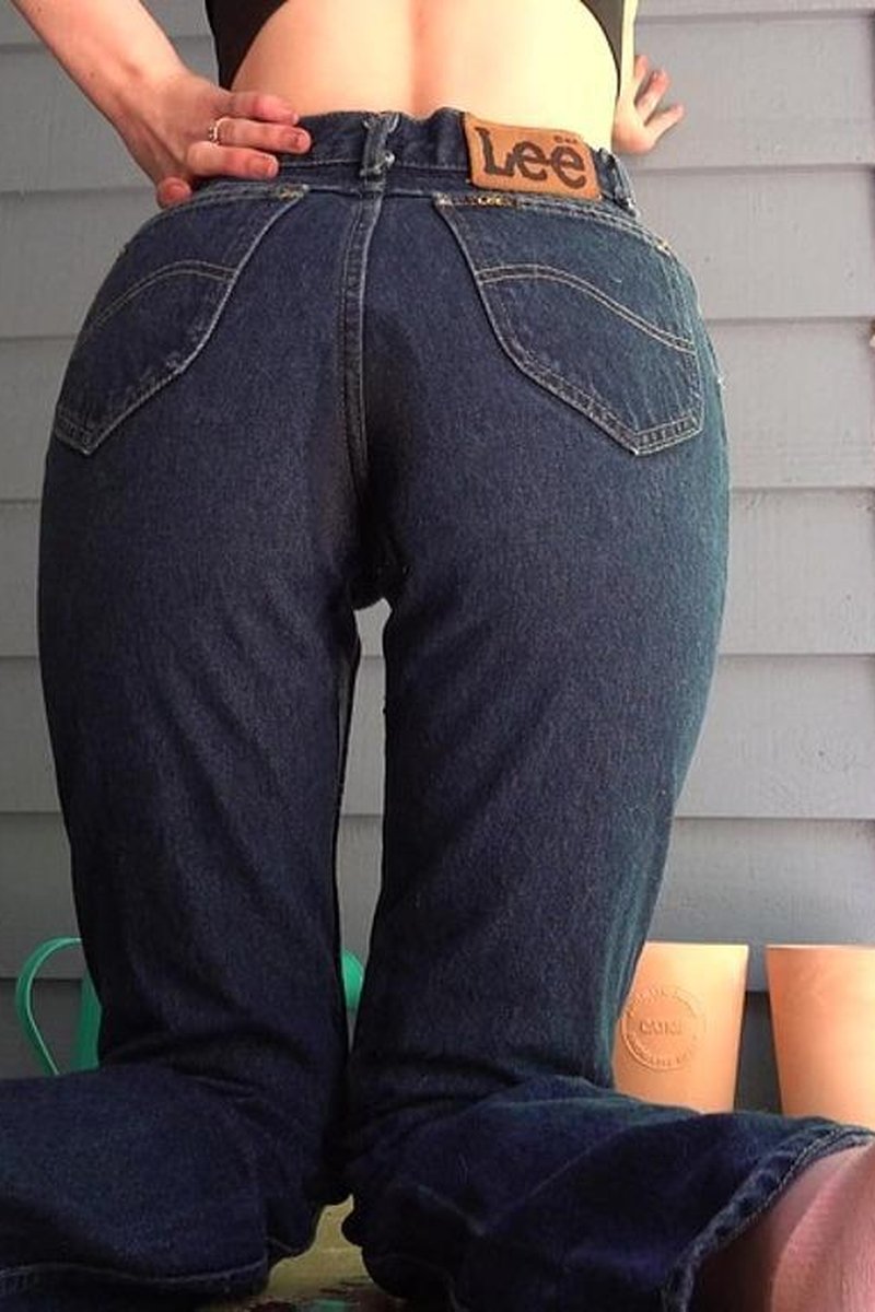 Wetting Jeans Comp - Screenshot 1 of 4 - Ass Fetish