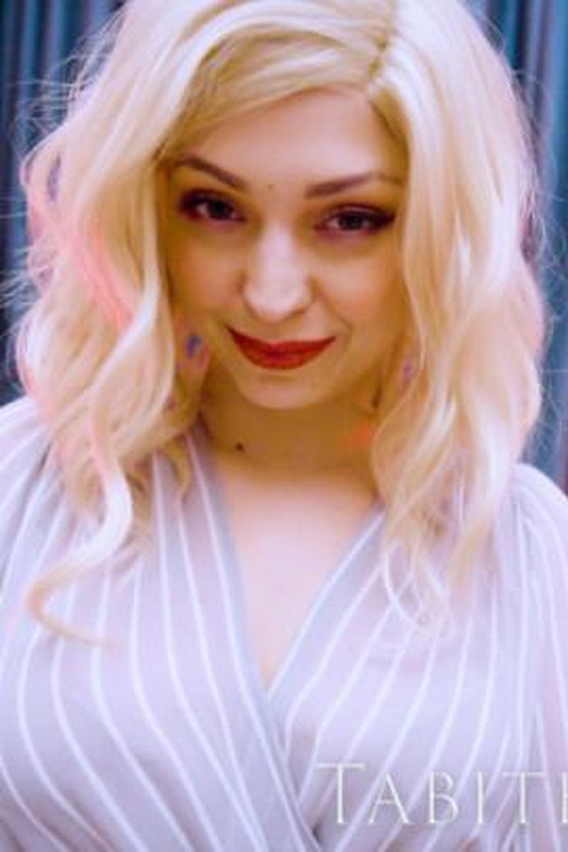 Red Lips Submissive Trigger - Screenshot 1 of 4 - Femdom
