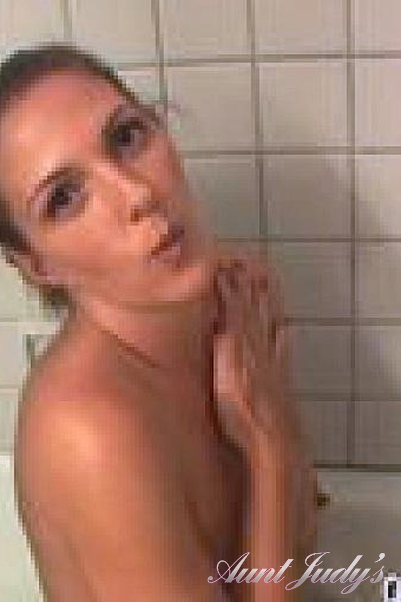 4 Clips - Screenshot 1 of 4 - Roxanne Rox041