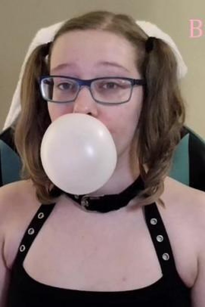 Bubble Blowing Compilation - Screenshot 1 of 4 - Blonde Hair (Female)