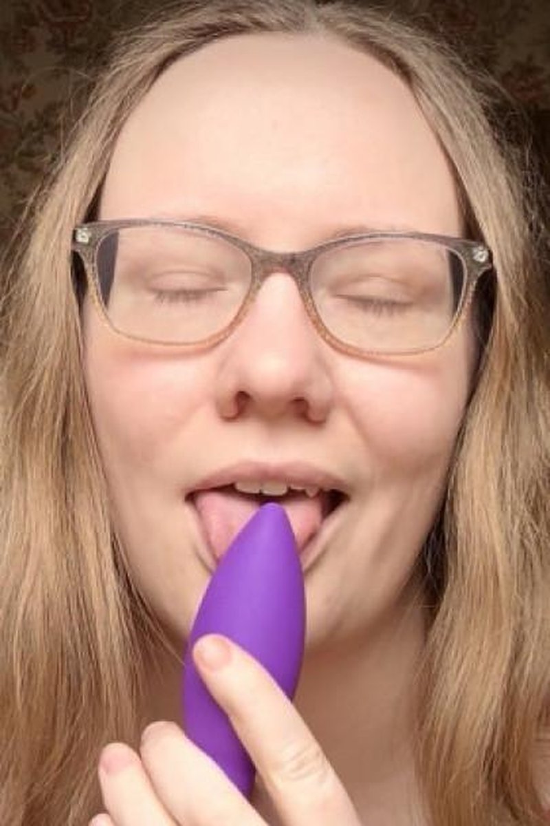 Nerdy Readhead Finally Does It - Screenshot 1 of 4 - Butt Plug