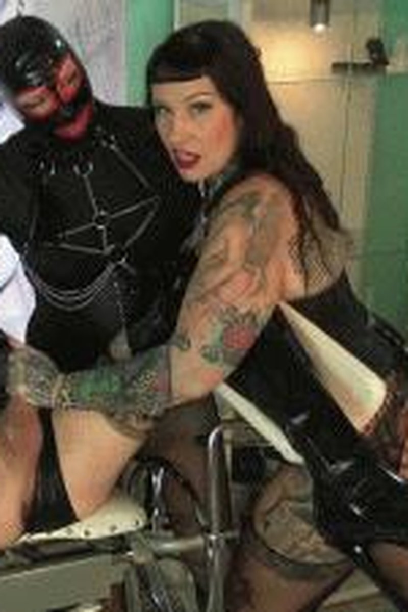 Sissyfication 2 - Screenshot 1 of 4 - BDSM