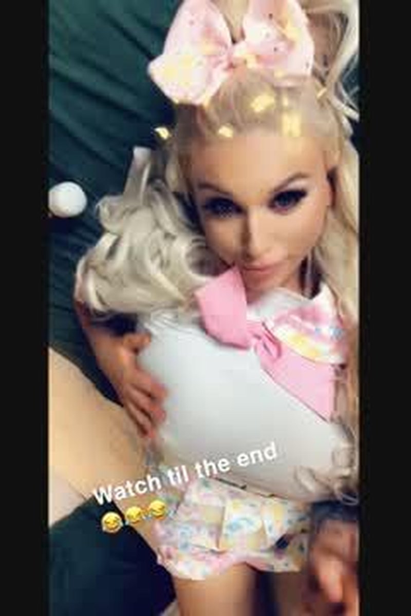 5 Girl Snapchat Compilation - Screenshot 1 of 4 - Behind The Scenes