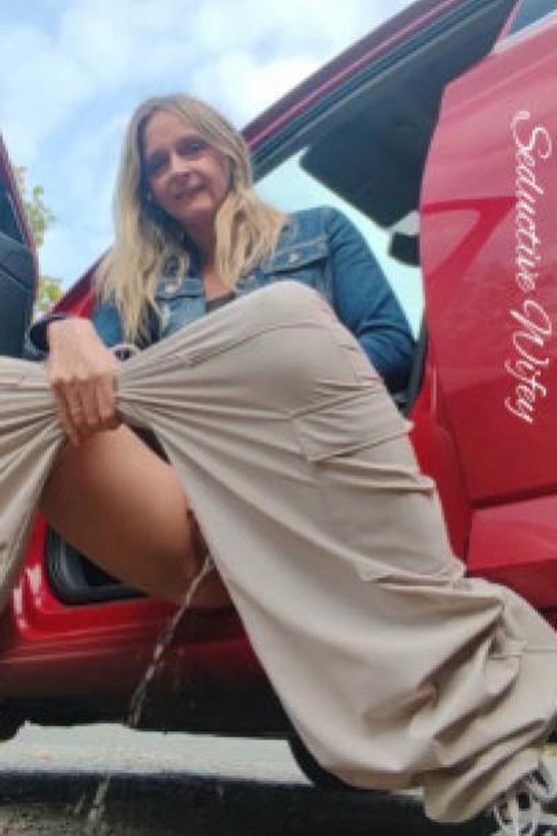 Almost Caught - Screenshot 1 of 4 - Golden Shower