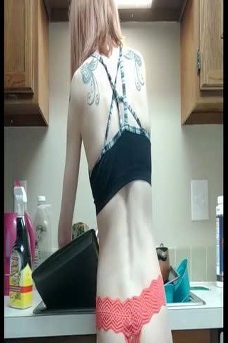 Doing Dishes - Screenshot 1 of 4 - Dishwashing