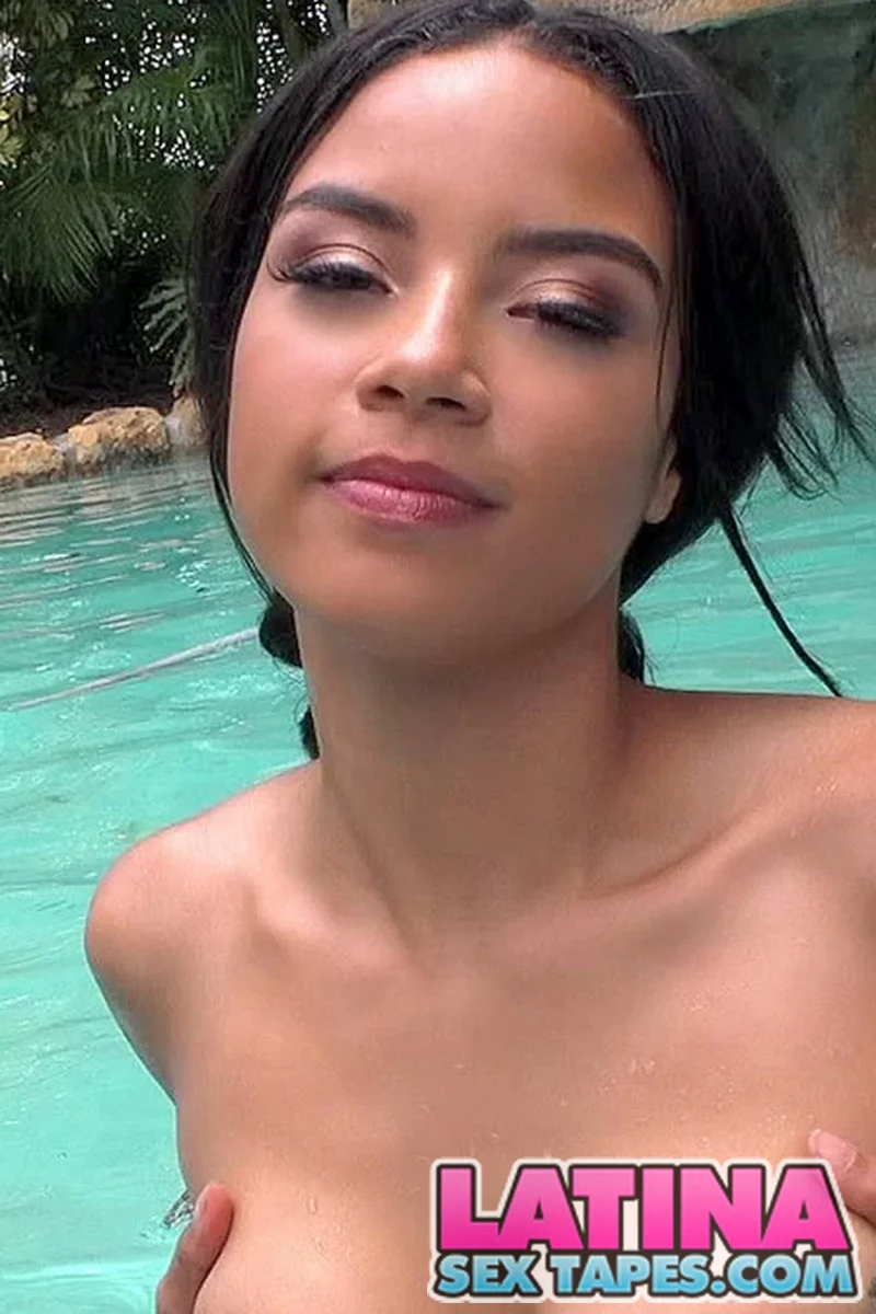 TP-latinasextapes-horny-latina-works-that-pussy