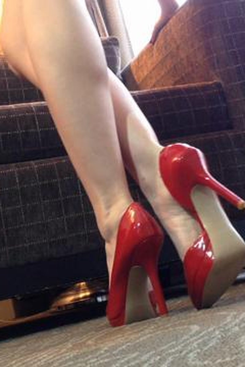 Red Heels - Screenshot 1 of 4 - Fetish