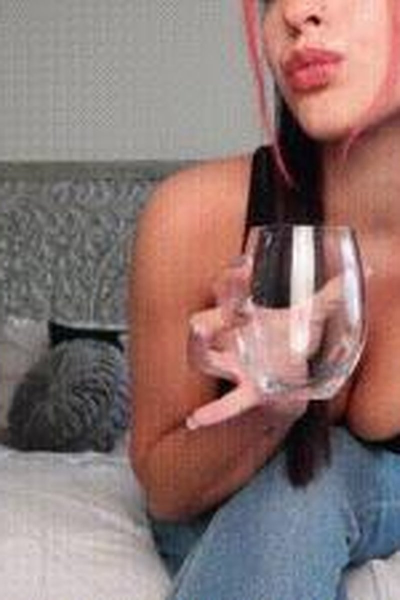 Thirsty? - Screenshot 1 of 4 - Body Worship