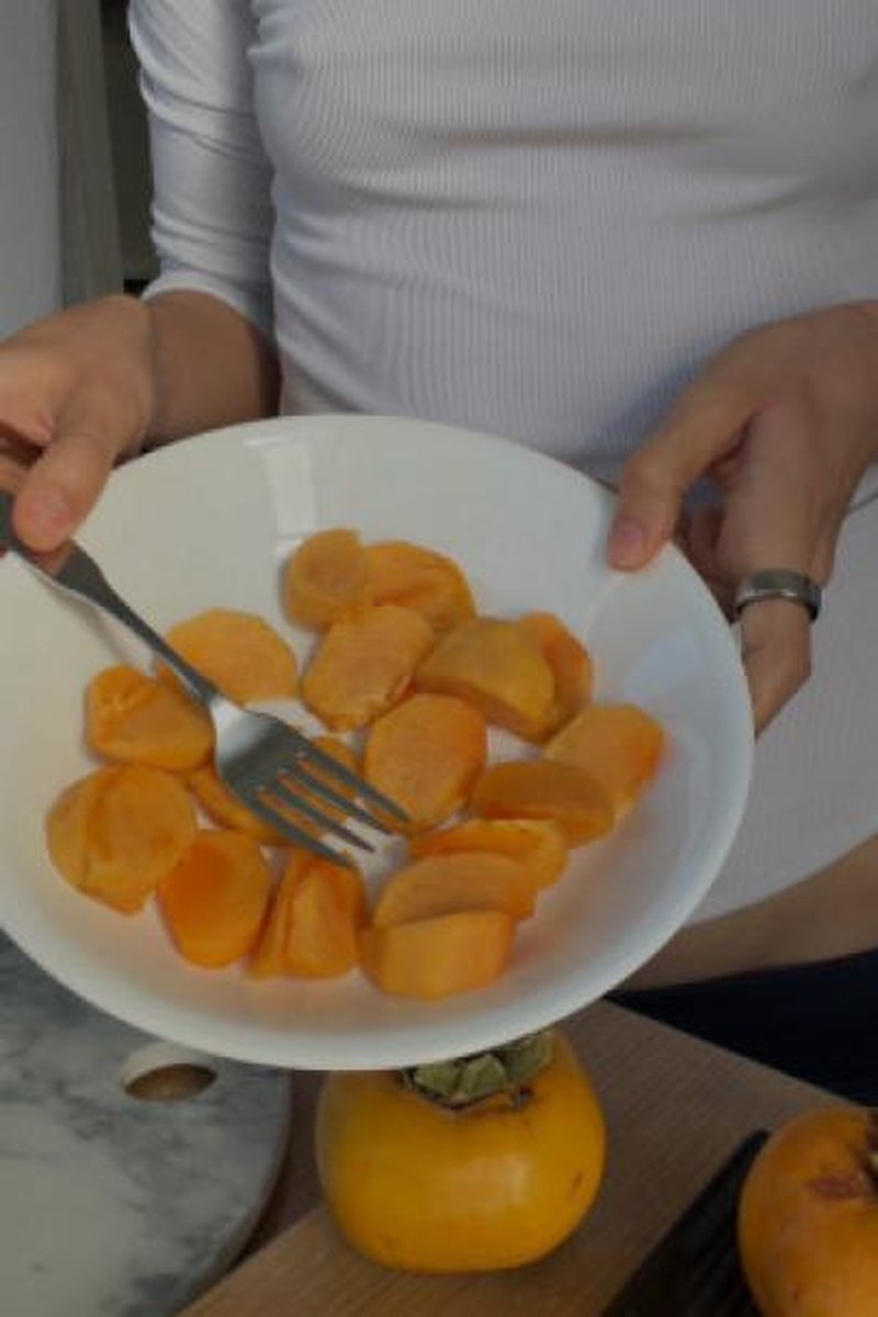 Persimmon Peeling - Screenshot 1 of 4 - Eatingfetish