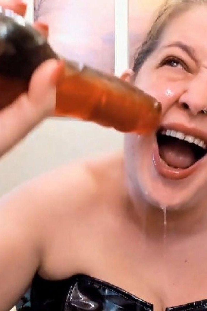 Facial - Screenshot 1 of 4 - Cum In Mouth