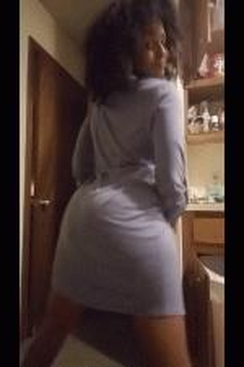 Moving Like Waves - Screenshot 1 of 4 - Ass Fetish
