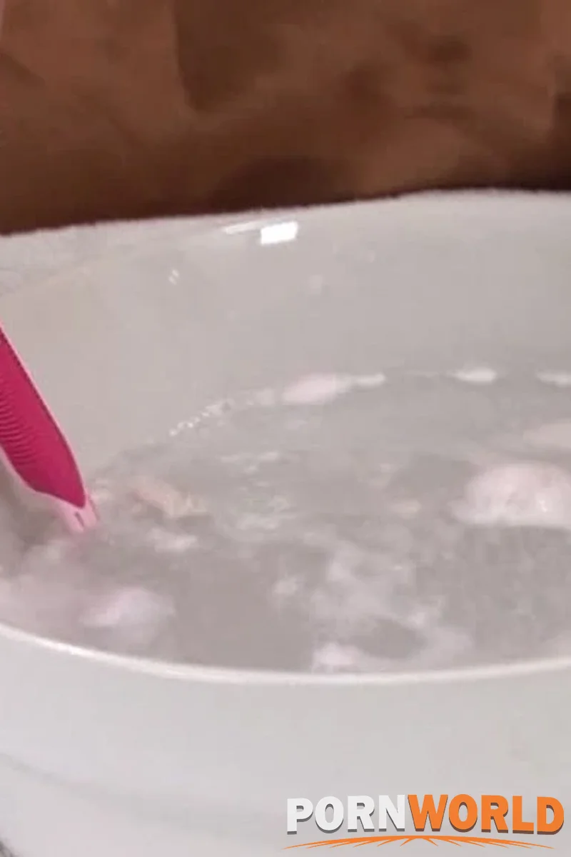 The Pruning Present - Screenshot 1 of 4 - Blond Hair