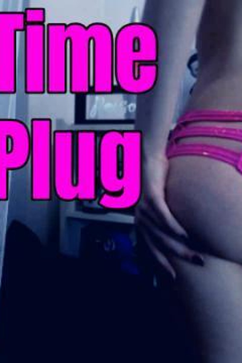 First Time Inserting A Buttplug - Screenshot 1 of 4 - Anal
