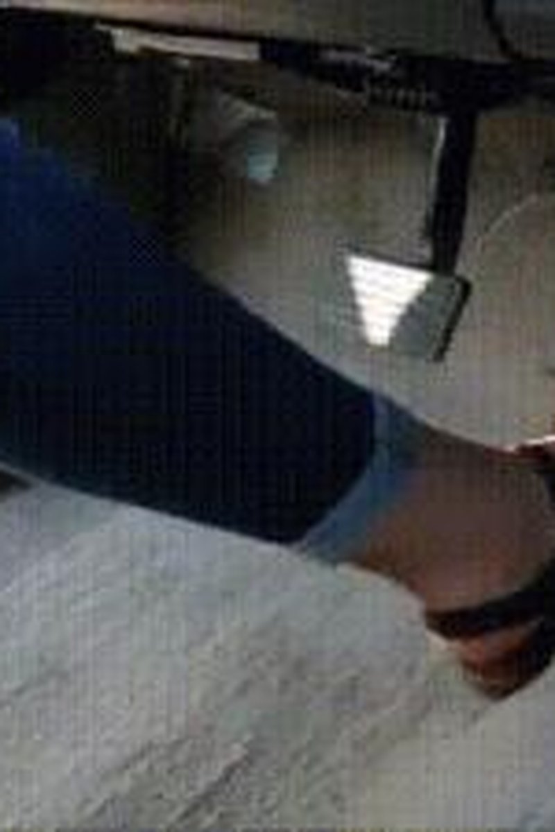 Brown Sandals - Screenshot 1 of 4 - Car
