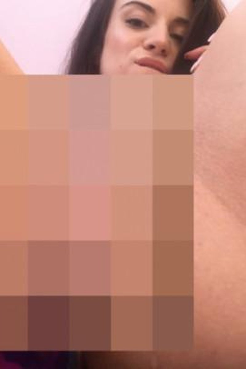 Close Up Butt Plug Play - Screenshot 1 of 4 - Anal