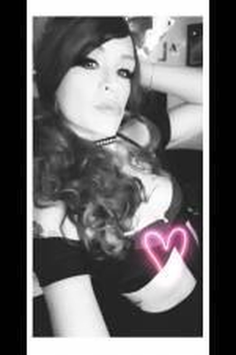 Foxy - Screenshot 1 of 4 - MILF (30+)