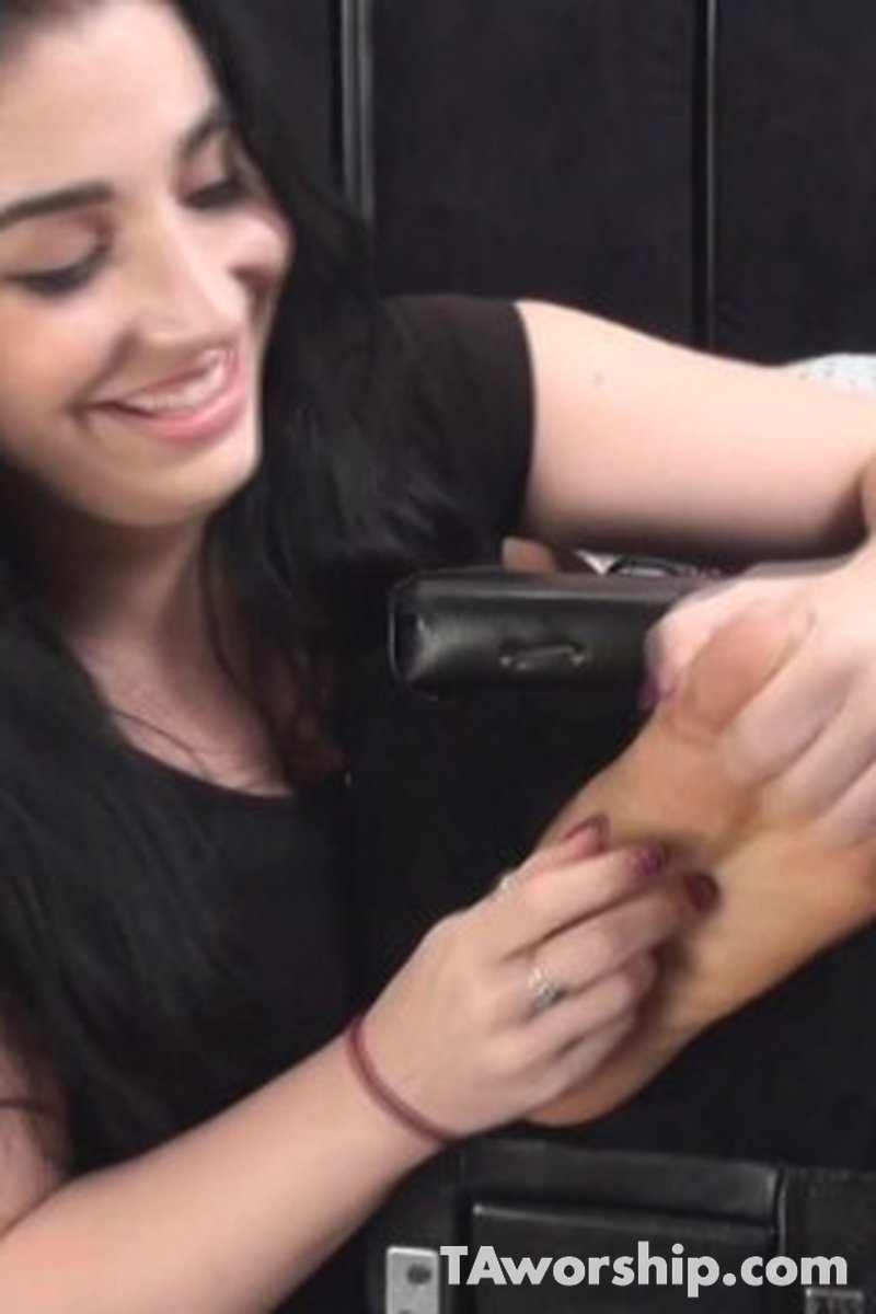 Begging Wont Help - Screenshot 1 of 4 - Tickling