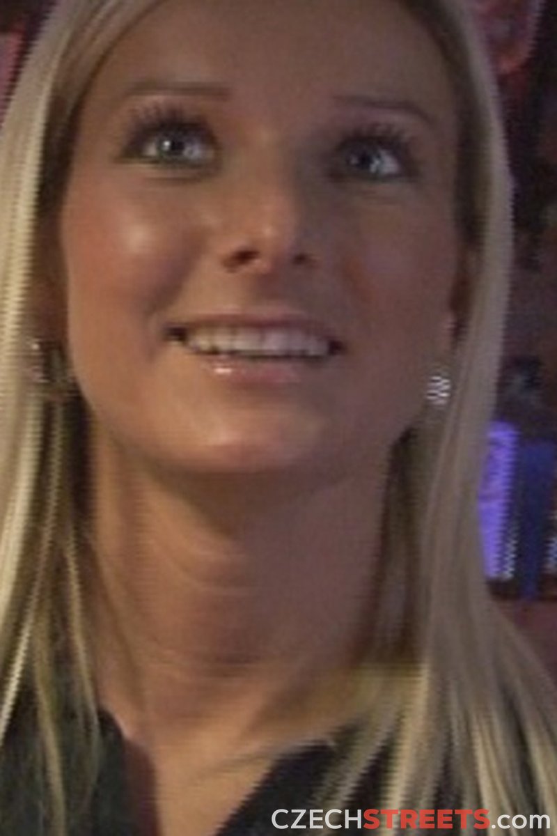 Gorgeous Bartender - Screenshot 1 of 4 - Babes