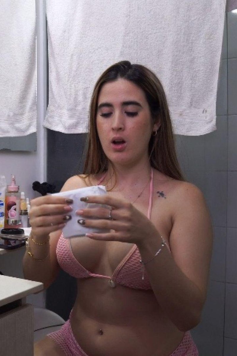 A Sneezing Mess - Screenshot 1 of 4 - Babes