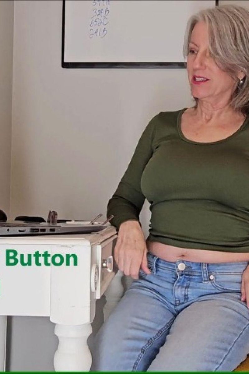 Coworker Belly Button Exposed - Morina Accidental Exposure - Screenshot 1 of 4 - Accidentalexposure