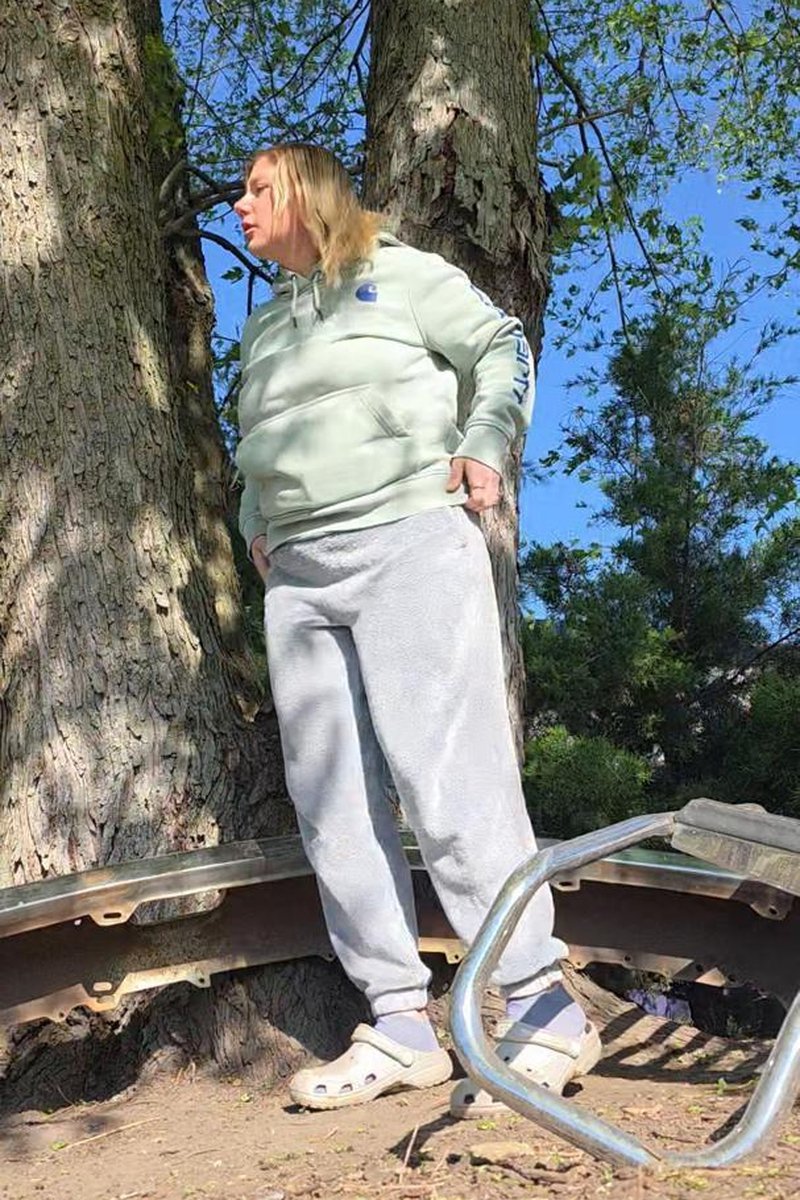 Outdoor Peeing - Screenshot 1 of 4 - Outdoors