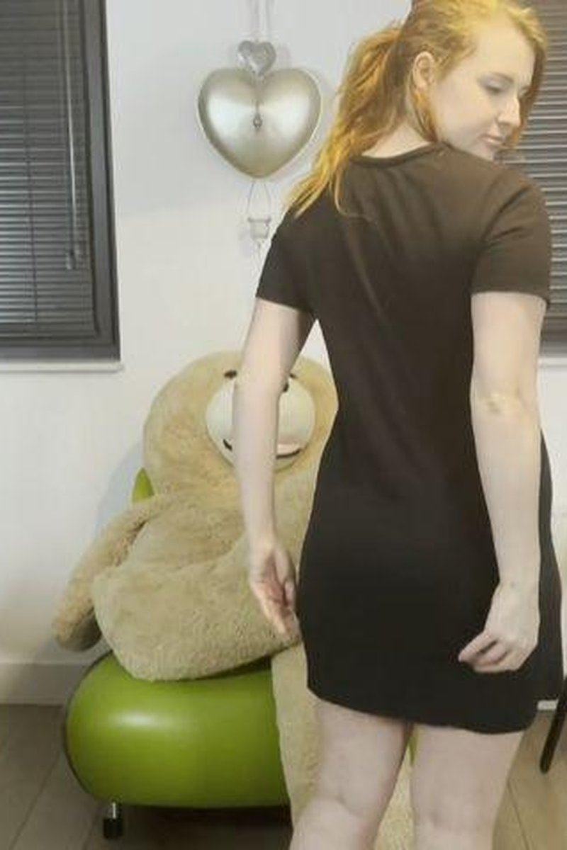 Redhead Fitting Clothes - Screenshot 1 of 4 - Clothesmaking