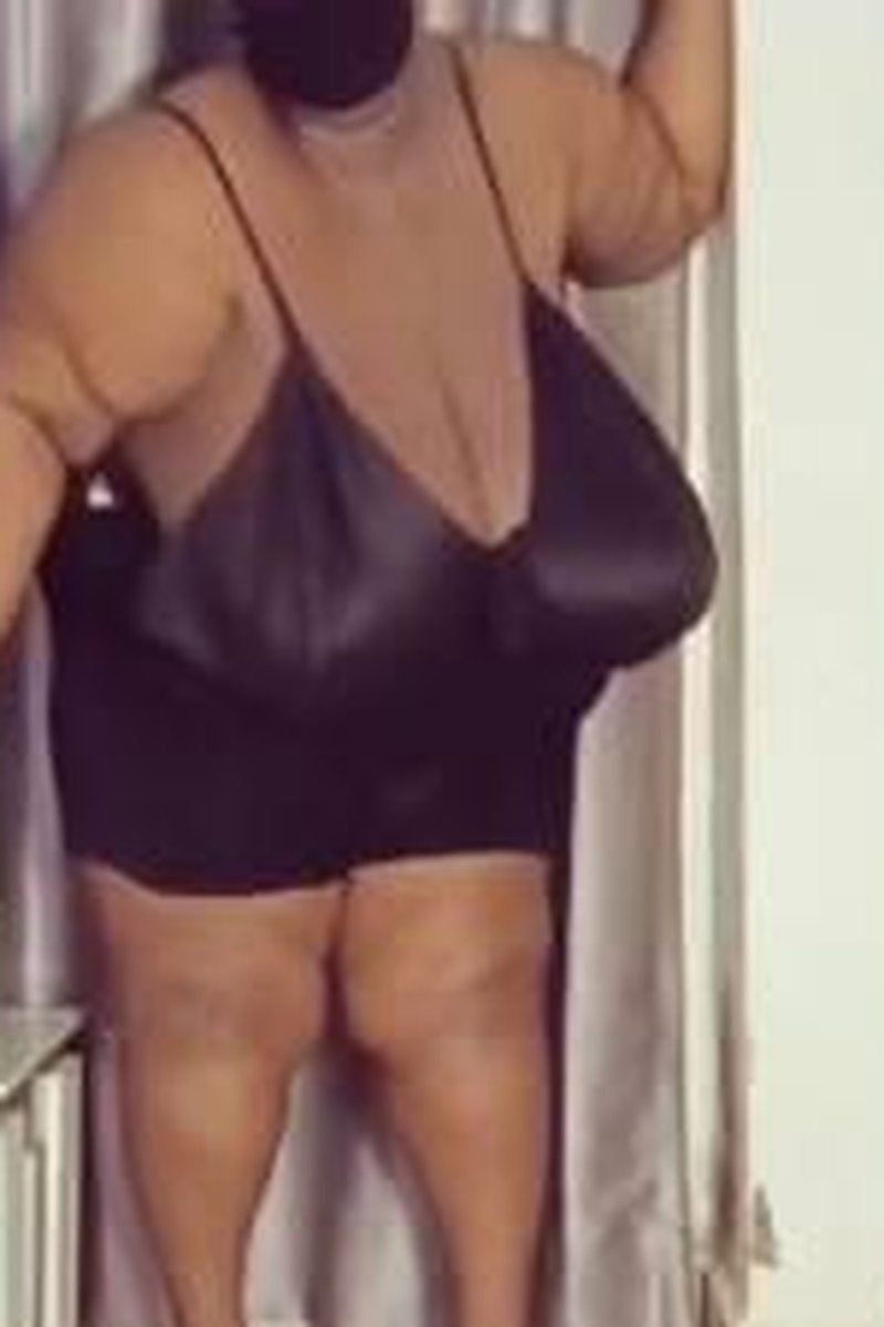 Huge Tits - Screenshot 1 of 4 - Big Tits