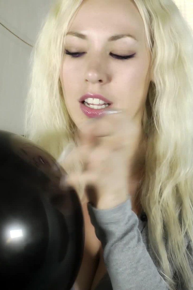 Balloon Nail Tapping - Screenshot 1 of 4 - Balloon Fetish