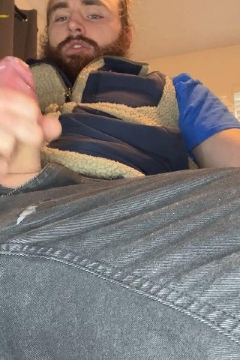 Busting A Quick Nut - Screenshot 1 of 4 - Cumshot