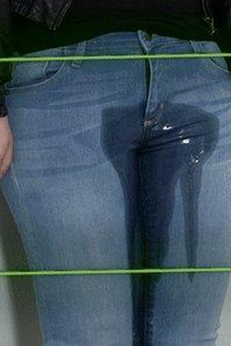 Laser Trap (Mp4 1080P) - Vonka Romanov - Screenshot 1 of 4 - Almost Pissing Herself