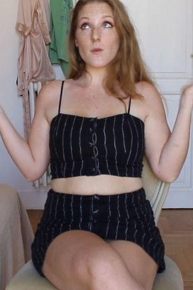 Giantess Interview - Screenshot 1 of 4 - Fetish