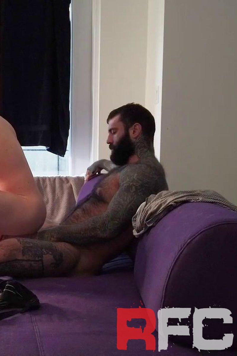 Markus Kage Fucks William Moore on the Couch 1/2 - Screenshot 1 of 4 - Big Muscle Guys