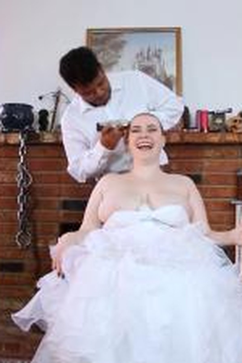 Wedding Headshave - Screenshot 1 of 4 - Blowjob