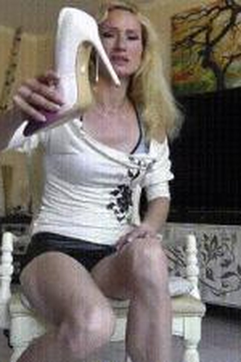 Teasing - Screenshot 1 of 4 - Babes