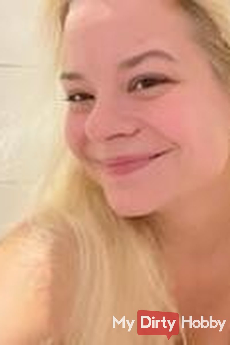 My First Time Pee!! - Screenshot 1 of 4 - Anna Lena Sofia